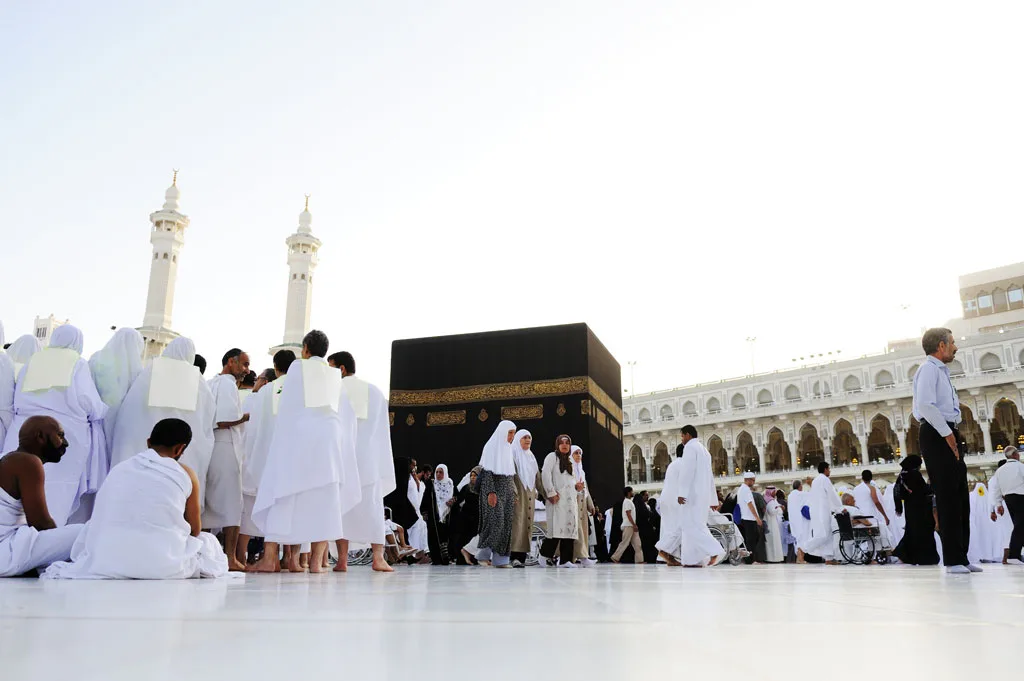 perlengkapan-umroh-untuk-pria-dan-wanita-yang-harus-dibawa